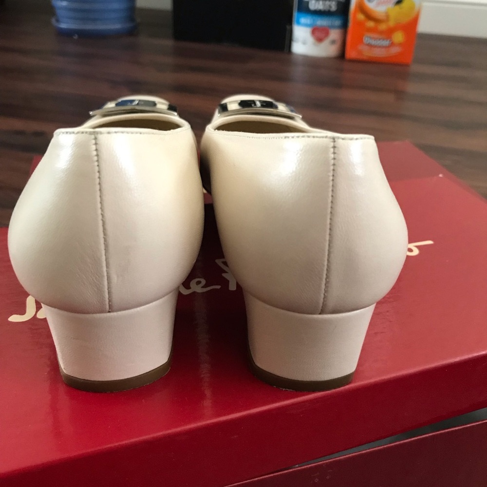 Shoes 👠 - Picture 2 of 3